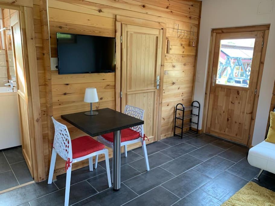 Chalet 2 Personnes Avec Jacuzzi Et Piscine Saisonniere Partagee Corcieux Eksteriør bilde