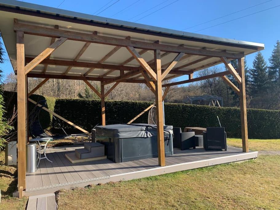 Chalet 2 Personnes Avec Jacuzzi Et Piscine Saisonniere Partagee Corcieux Eksteriør bilde