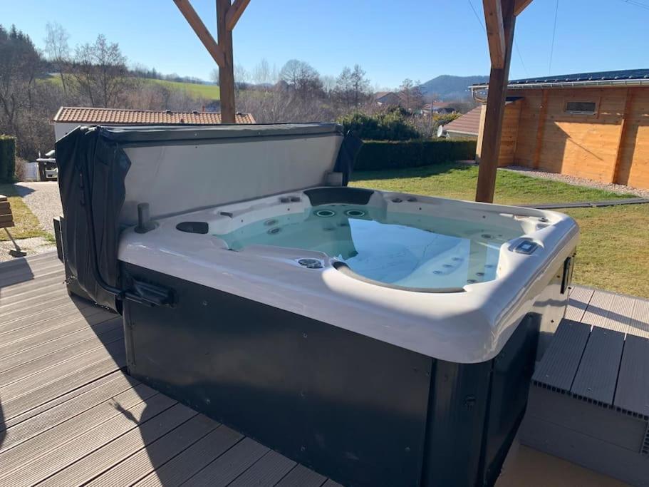 Chalet 2 Personnes Avec Jacuzzi Et Piscine Saisonniere Partagee Corcieux Eksteriør bilde