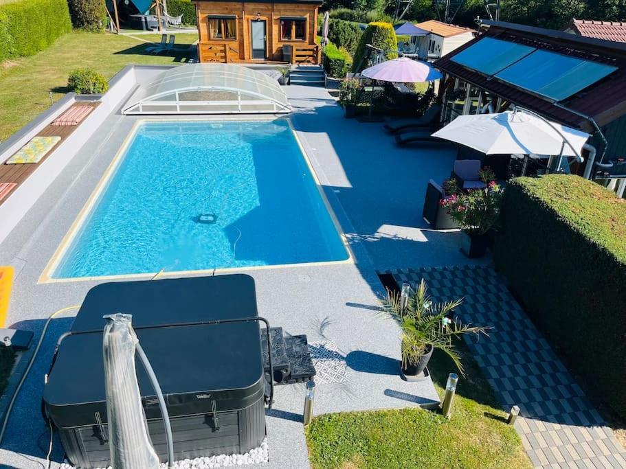 Chalet 2 Personnes Avec Jacuzzi Et Piscine Saisonniere Partagee Corcieux Eksteriør bilde