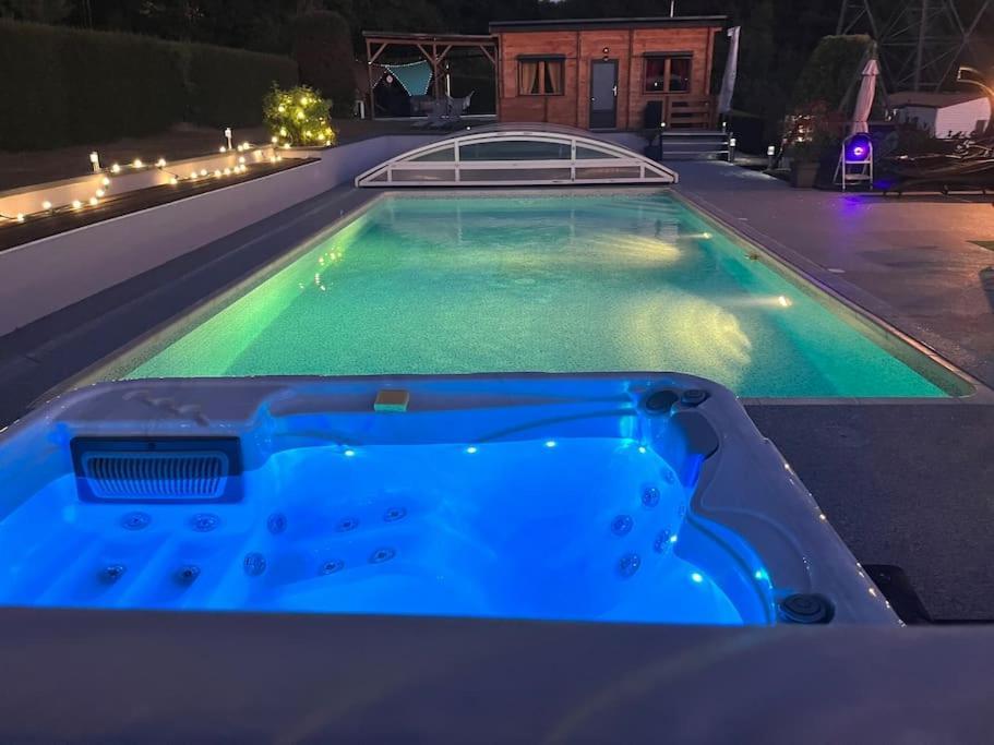 Chalet 2 Personnes Avec Jacuzzi Et Piscine Saisonniere Partagee Corcieux Eksteriør bilde