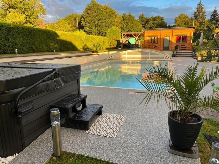Chalet 2 Personnes Avec Jacuzzi Et Piscine Saisonniere Partagee Corcieux Eksteriør bilde