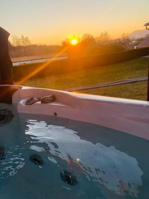 Chalet 2 Personnes Avec Jacuzzi Et Piscine Saisonniere Partagee Corcieux Eksteriør bilde